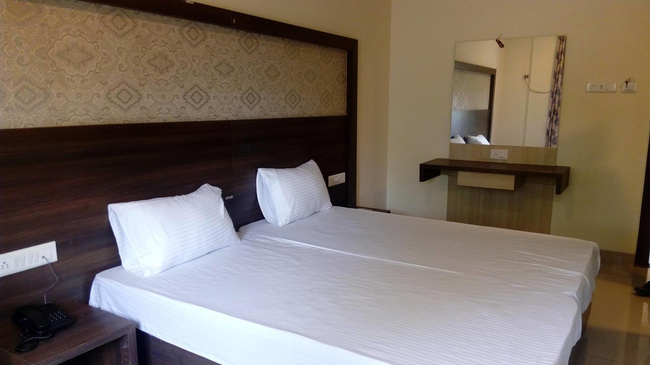 Hotel Veer Residency Панвел Экстерьер фото