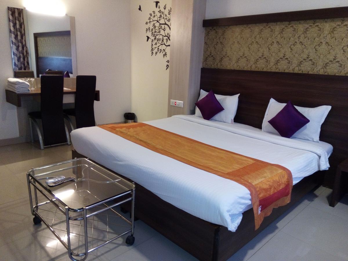 Hotel Veer Residency Панвел Экстерьер фото